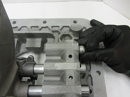 _Graphics/Web/TRSM0970_gear shift housing reassembly 14.png